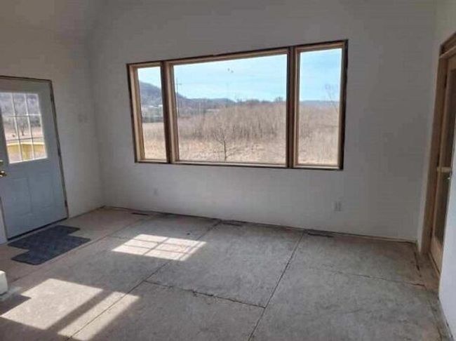 S4985 S Creek Rd, House other with 3 bedrooms, 2 bathrooms and null parking in Genoa WI | Image 14