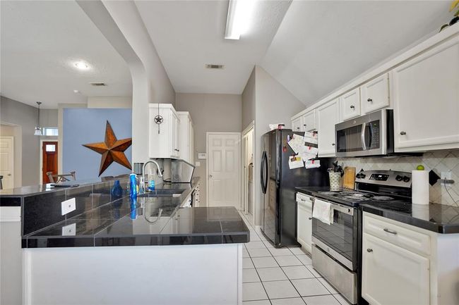 1414 Chesterpoint Dr, House other with 3 bedrooms, 2 bathrooms and 2 parking in Spring TX | Image 6