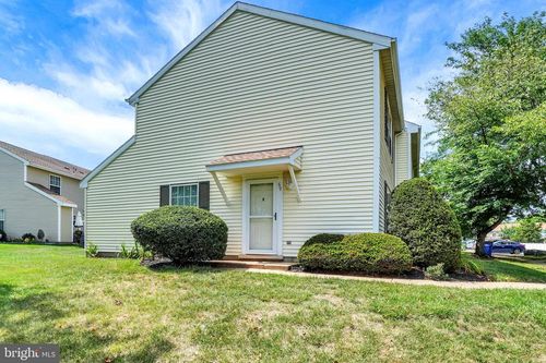 69-69 Lexton Dr, YORK, PA, 17404-9437 | Card Image
