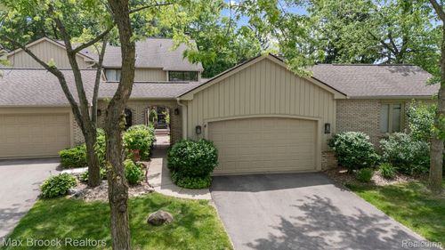 1122 Meadowglen Ct, Bloomfield Hills, MI, 48304-1531 | Card Image