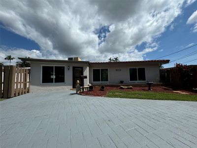 2001 Nw 33rd St, House other with 3 bedrooms, 2 bathrooms and null parking in Oakland Park FL | Image 1