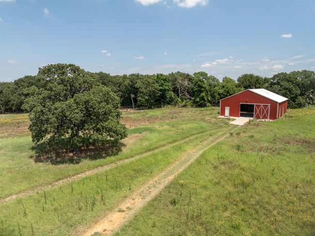 Newly constructed 2, 000 sq. ft. red barn adds rustic character and versatility! | Image 34