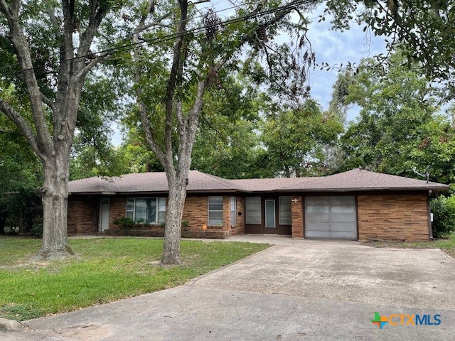 Cleveland Ave, Cameron, TX 76520