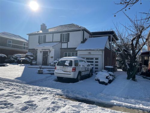 7808 221st St, Oakland Gardens, NY, 11364-3633 | Card Image