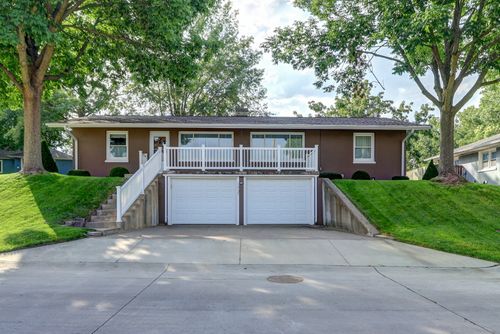 1237 Harrison Drive, Clinton, IA, 527322 | Card Image