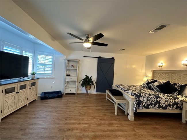MASTER BEDROOM WITH ENSUITE BATHROOM | Image 23