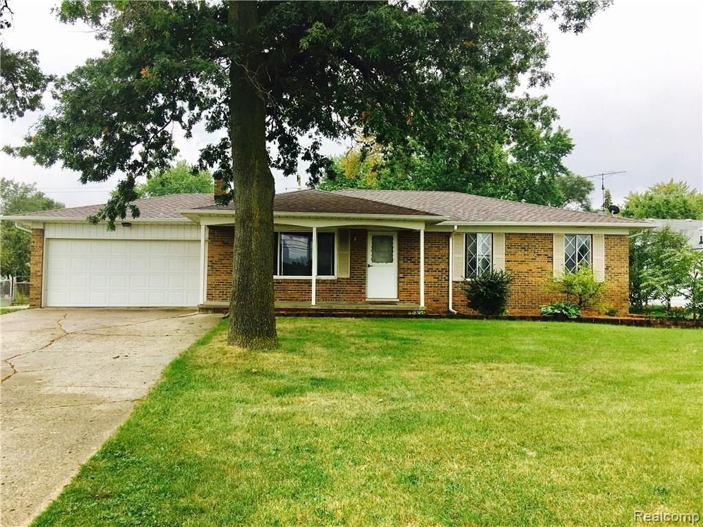 Williams Lake Rd, Waterford, MI 48329