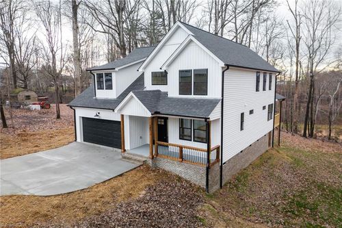 205 Crestwood Dr, Pilot Mountain, NC, 27041-9339 | Card Image