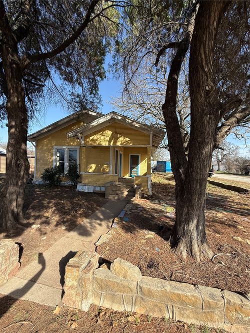 300 N Avenue D, Cross Plains, TX, 76443 | Card Image