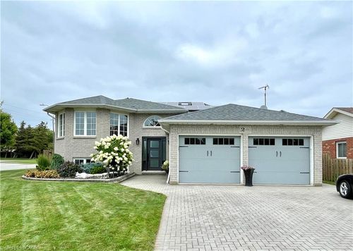 {{alt}} | Card Image