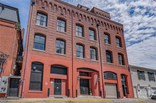 units-a-b-and-c-2 E Perry Lane, savannah, GA, 31401 | Card Image