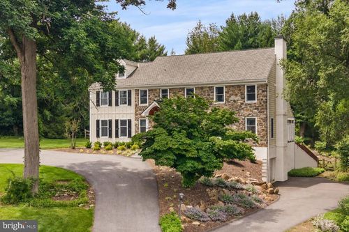 112 Hunt Valley Cir, Berwyn, PA, 19312-2302 | Card Image