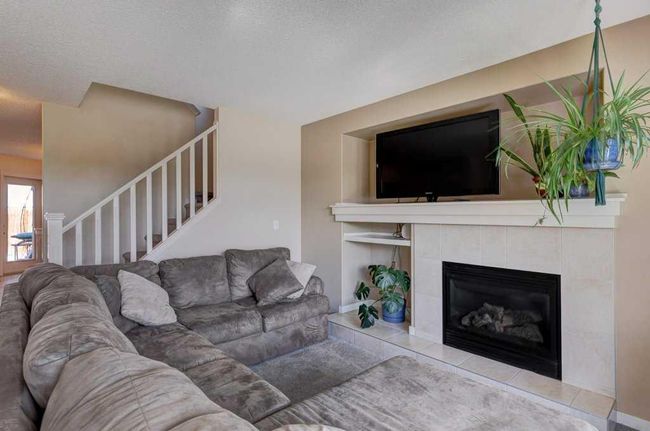196 Silverado Plains Close Sw, Home with 3 bedrooms, 2 bathrooms and 4 parking in Calgary AB | Image 7