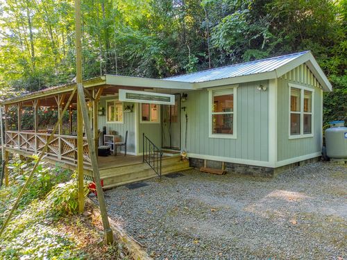 283 Briggs Cove Rd, Robbinsville, NC, 28771-8925 | Card Image