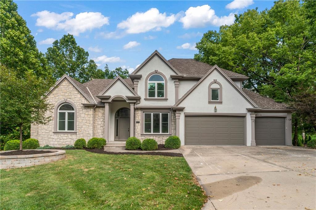 Willow Ct, Parkville, MO 64152