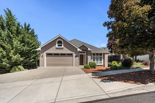 4643 Hathaway Dr, Medford, OR, 97504-9680 | Card Image