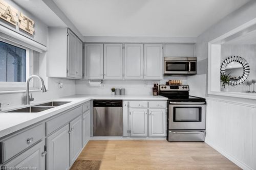 2-215 Glamis Rd, Cambridge, ON, N1R6V8 | Card Image