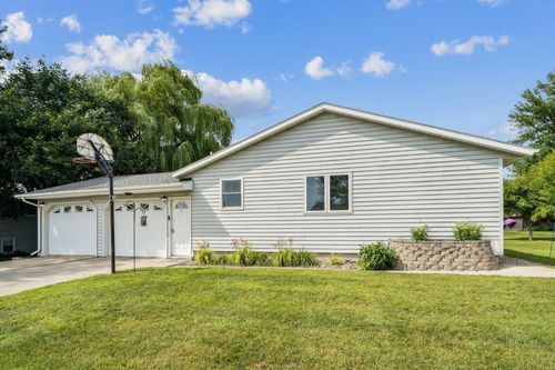 620 Ranchwood Dr, Bird Island, MN, 55310-1166 | Card Image