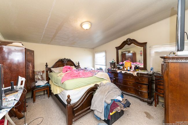 989 Oil Wl, Home with 3 bedrooms, 2 bathrooms and null parking in Pipe Creek TX | Image 13