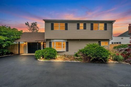 82 Scooter Ln, Hicksville, NY, 11801-6436 | Card Image