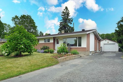 1135 Maybank St, Ottawa, ON, K2C2W7 | Card Image