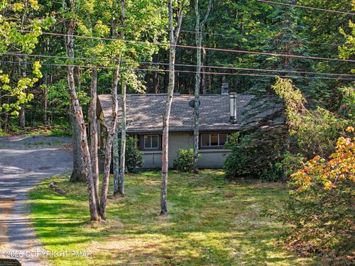 2286 Route 940, Pocono Summit, PA, 18346-7730 | Card Image