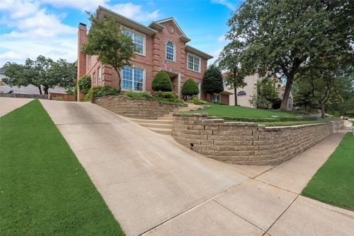 801 Bent Tree Dr, Euless, TX, 76039-2143 | Card Image
