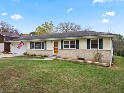 133 Sunset Drive, House other with 2 bedrooms, 2 bathrooms and 6 parking in Carpentersville IL | Image 2