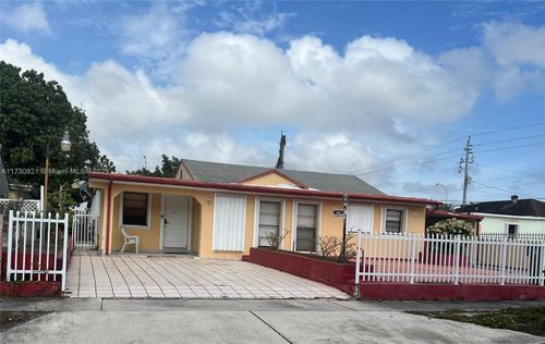 681 Ne 3rd Pl, Hialeah, FL, 33010-5005 | Card Image