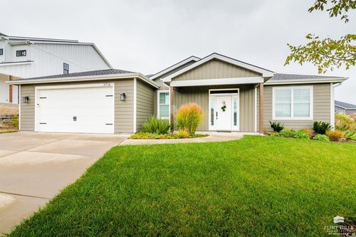 3716 Ames Cir, Manhattan, KS, 66503-8935 | Card Image