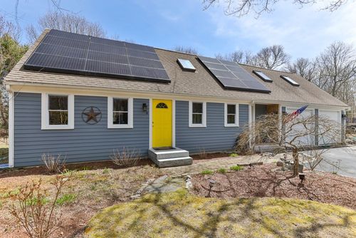 8 Trotters Ln, Marstons Mills, MA, 02648-1013 | Card Image