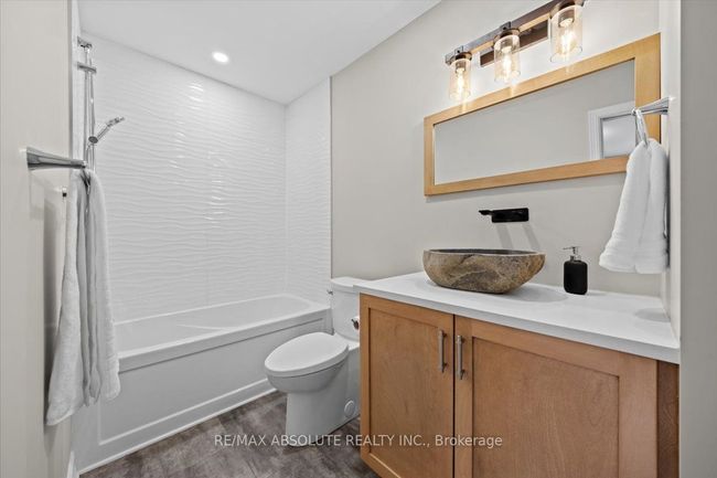 304 Riverwood Dr, House other with 3 bedrooms, 4 bathrooms and 4 parking in Woodlawn ON | Image 23