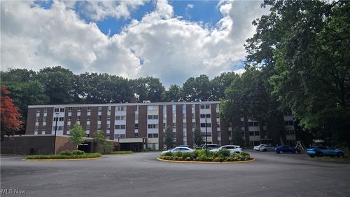 apt-210c-3068 Kent Rd, Stow, OH, 44224-4453 | Card Image
