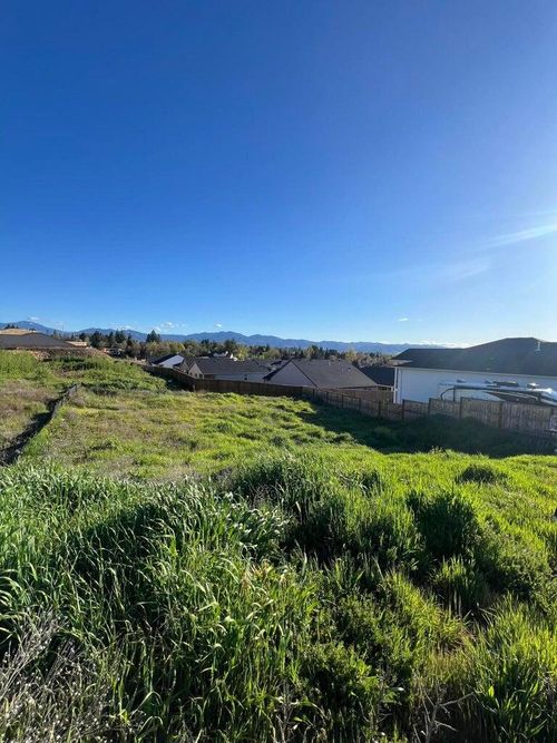 3290 Sky Way, Medford, OR, 97504-5946 | Card Image