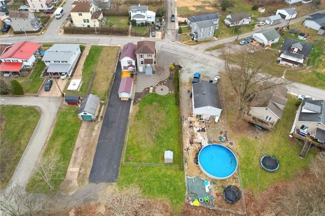912 Holland St, House other with 3 bedrooms, 2 bathrooms and 4 parking in Vandergrift PA | Image 27