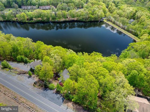 2171 Lancaster Dr, Bushkill, PA, 18324-8168 | Card Image