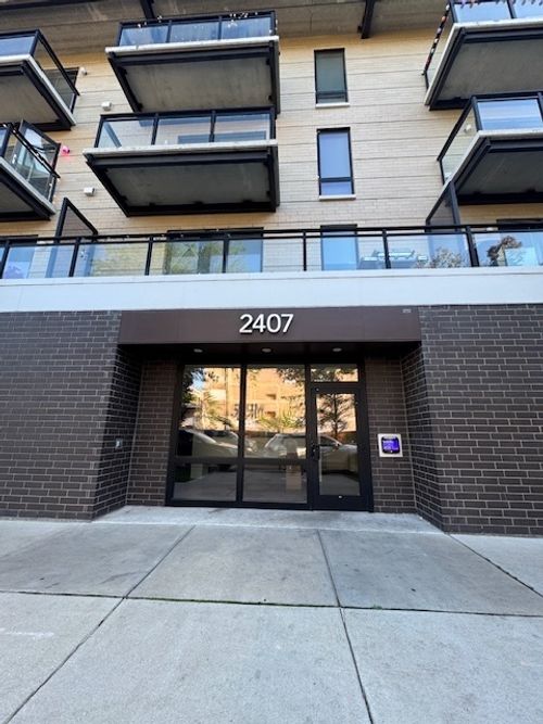 301-2407 W Eastwood Ave, Chicago, IL, 60625-4866 | Card Image