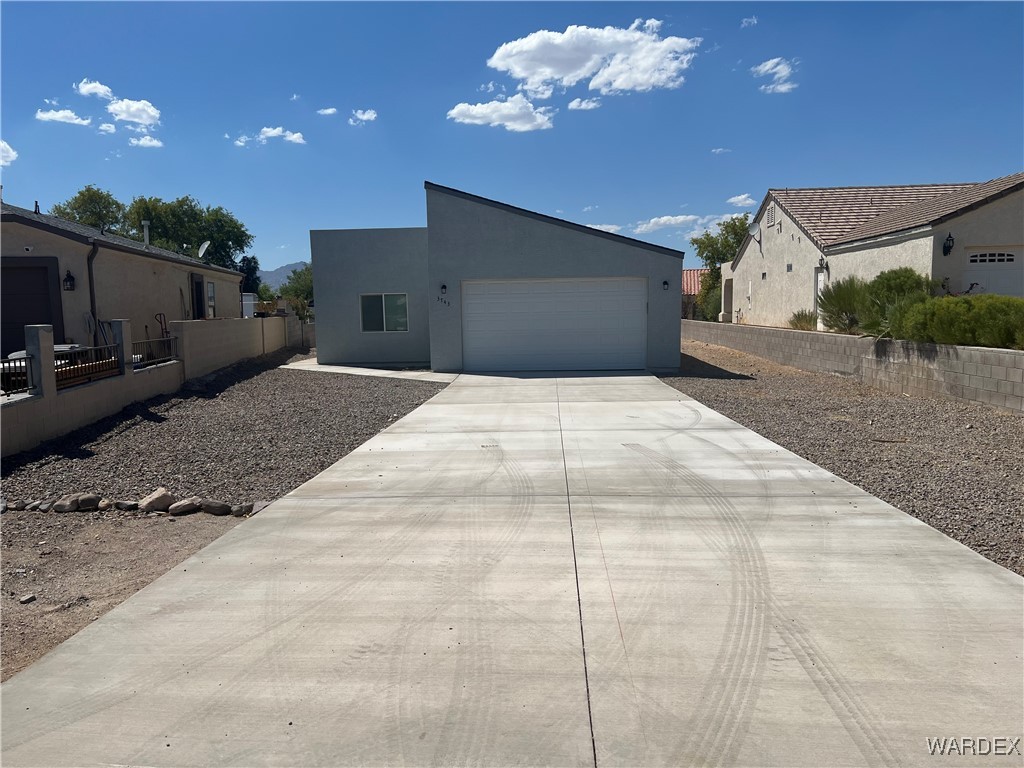 Oro Ave, Bullhead City, AZ 86442