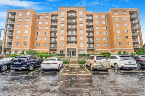 apt-411-6807 N Milwaukee Ave, Niles, IL, 60714-4591 | Card Image