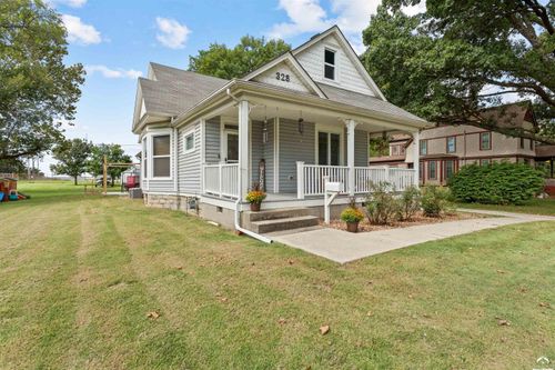 328 S Ash St, Ottawa, KS, 66067-2133 | Card Image