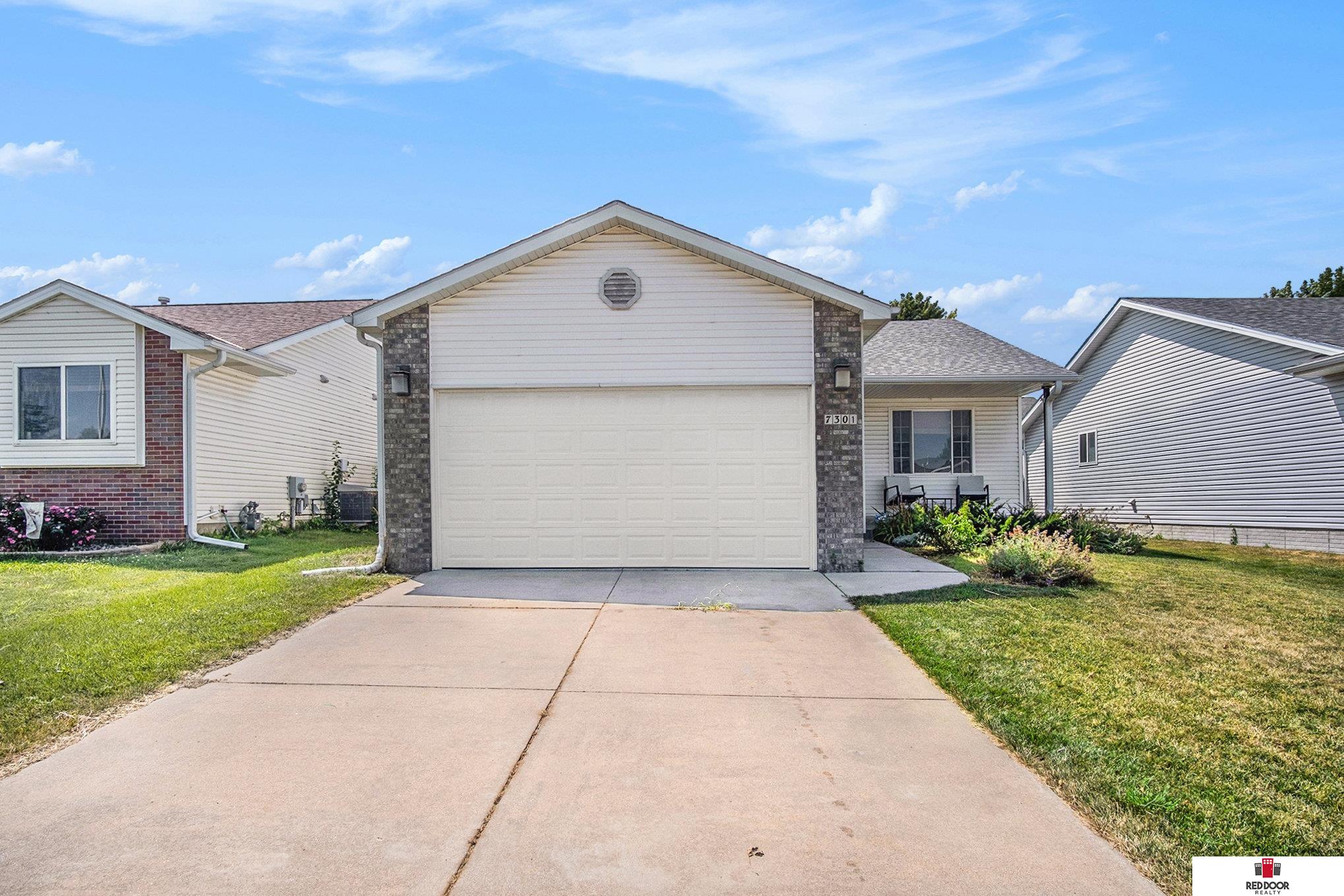 Silverthorn Dr, Lincoln, NE 68521