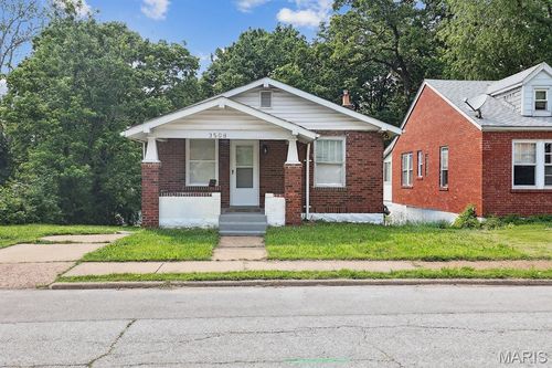 3509 East Pl, Saint Louis, MO, 63121-5134 | Card Image
