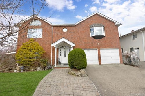 708 Park Ln, Cedarhurst, NY, 11516-1040 | Card Image