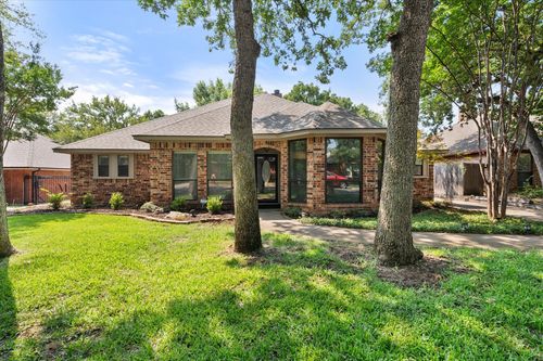 2206 Sand Creek Ct, Arlington, TX, 76006-4841 | Card Image