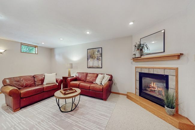 4855 Coachlight Dr, Home with 3 bedrooms, 3 bathrooms and null parking in West Des Moines IA | Image 22