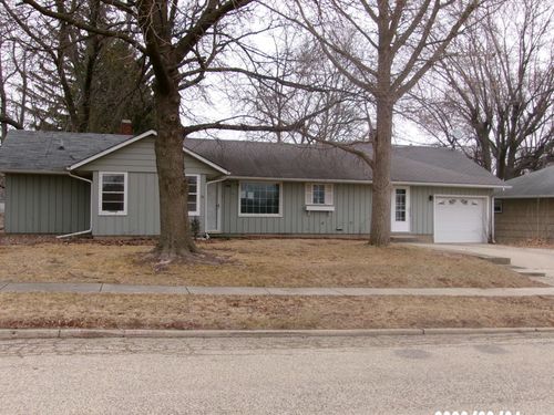 321 Meltzer St, Walnut, IL, 61376-9792 | Card Image