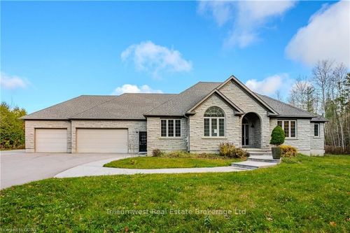 6892 Gore Rd, Puslinch, ON, N0B2J0 | Card Image