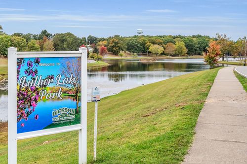 112 Lake Valley Rd, Dickson, TN, 37055-1487 | Card Image