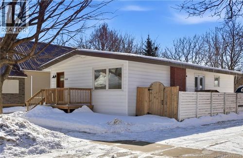 520 Aberdeen St, Fredericton, NB, E3B1S3 | Card Image