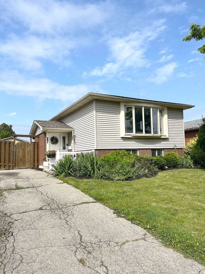 87 Locheed Dr, House other with 3 bedrooms, 2 bathrooms and 3 parking in Hamilton ON | Image 1